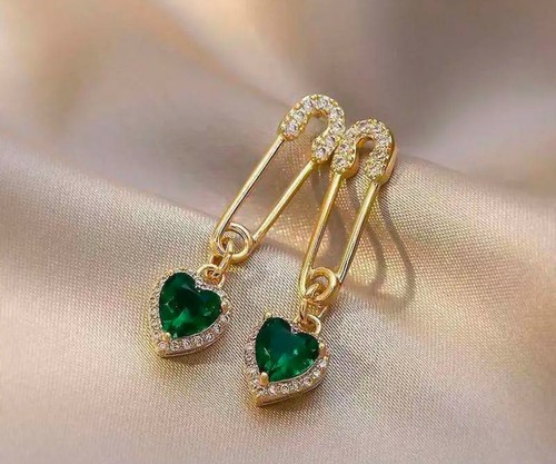 Boutique Retro Heart Safety Pin Gold Plated Cubic Zirconia Women’s Earrings 6️⃣ - Picture 2 of 9