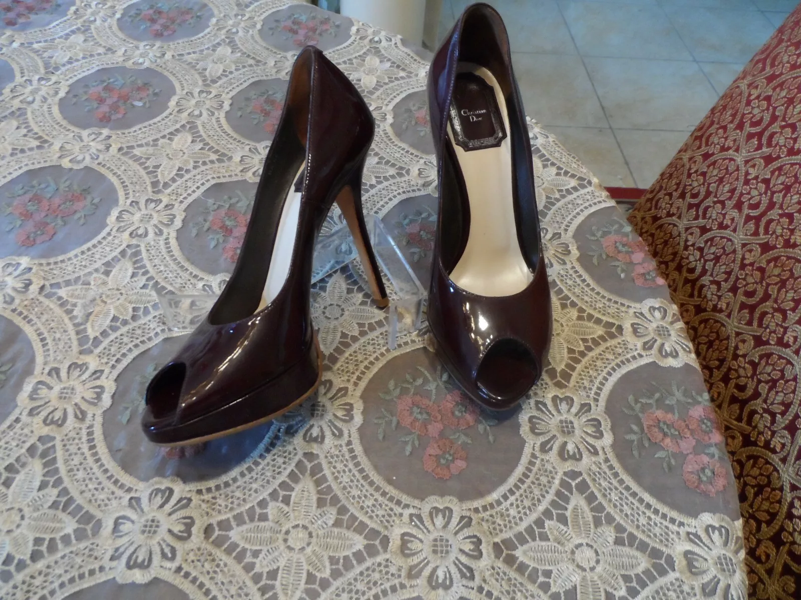 Escarpins bout en cuir verni foncé Christian Dior taille 7,5 M