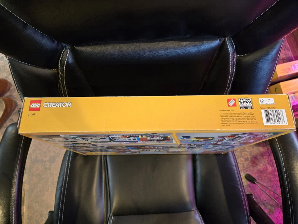 LEGO CREATOR: Townhouse Pet Shop & Café (31097) Novo Selado - Imagem 4 de 4