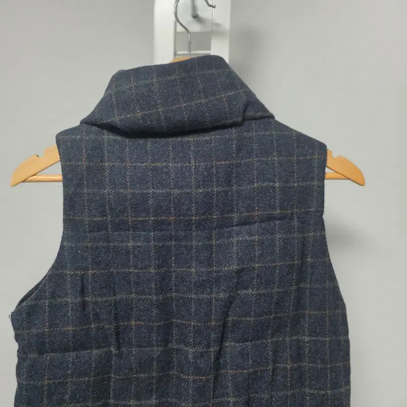 Outerwear Union Checked Pattern Padded Vest - Siz… - image 6