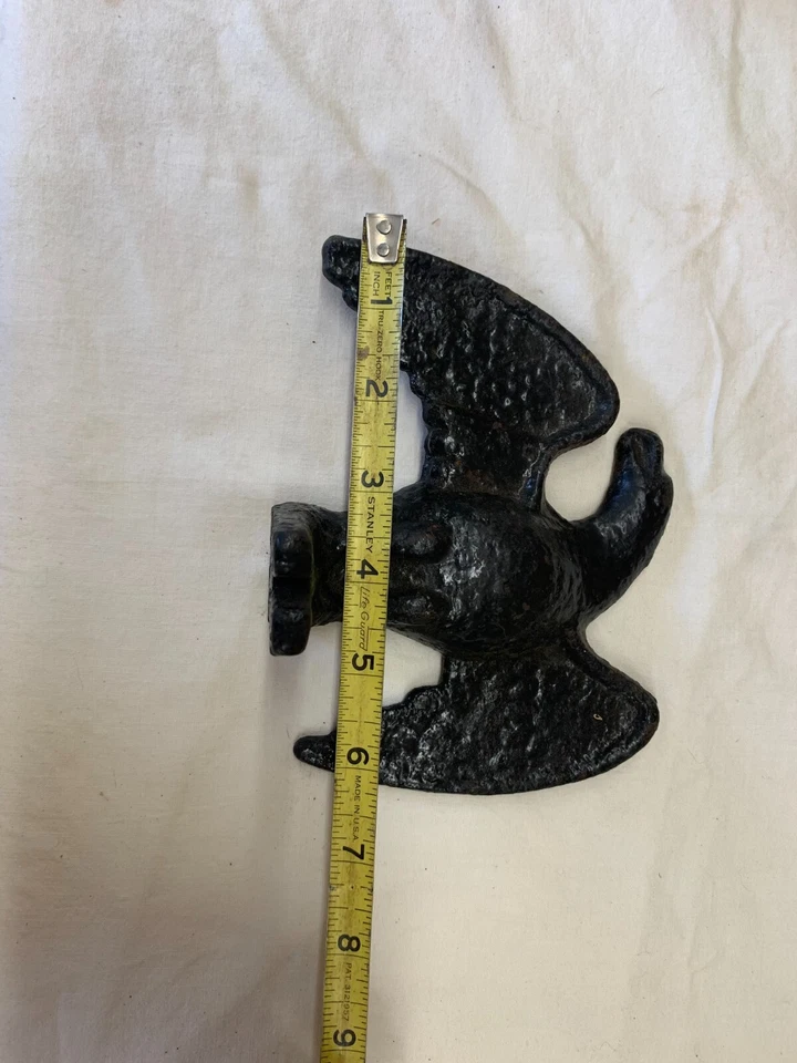 Águila de hierro fundido con aspecto correcto decoración valla de techo arquitectura rescatada Foto 4 de 4