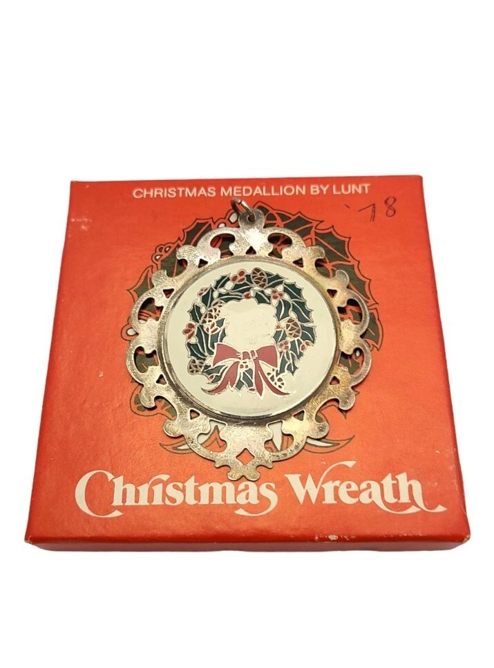 1978 Lunt Sterling Silver Christmas Tree Ornament Enamel Wreath Medallion in Box
