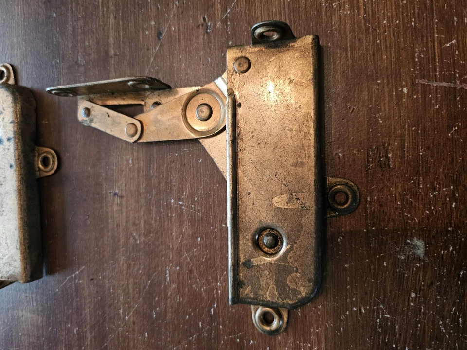 Juego de bisagras elevadoras de tapa de pecho vintage bisagras elevadoras de tapa oculta acero latón color Foto 4 de 4