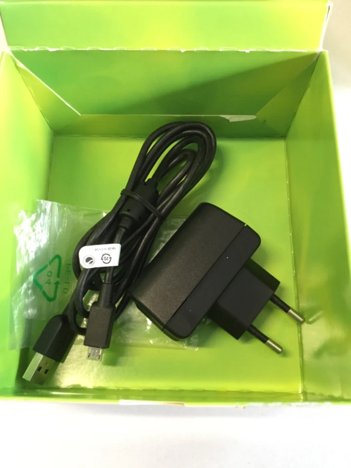 Sony Ericsson Vivaz - Silver Unlocked Smartphone - Image 3 of 3