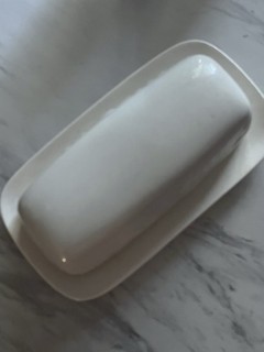 TABLETOPS FRUIT DE BLANC COVERED BUTTER DISH WHITE