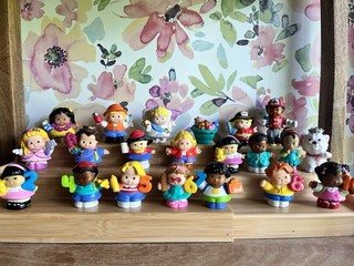 Lot Of Early 2000 Vintage Fisher price Little people Rare HTF Figures