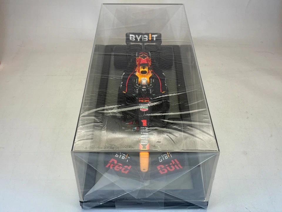 1:18 Spark Red Bull RB18 Winner Saudi Arabian GP 2022 #1 Max Verstappen 18S754 - Image 4 of 4