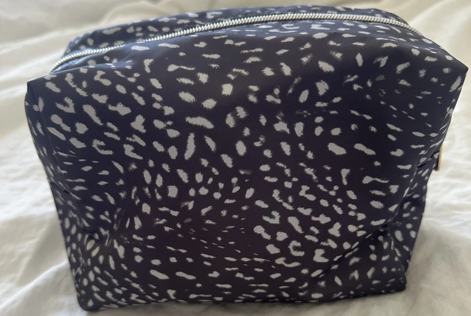 Bolsa de maquillaje de viaje mediana Sonia Kashuk gris pan con punto blanco ligeramente usada Foto 2 de 4