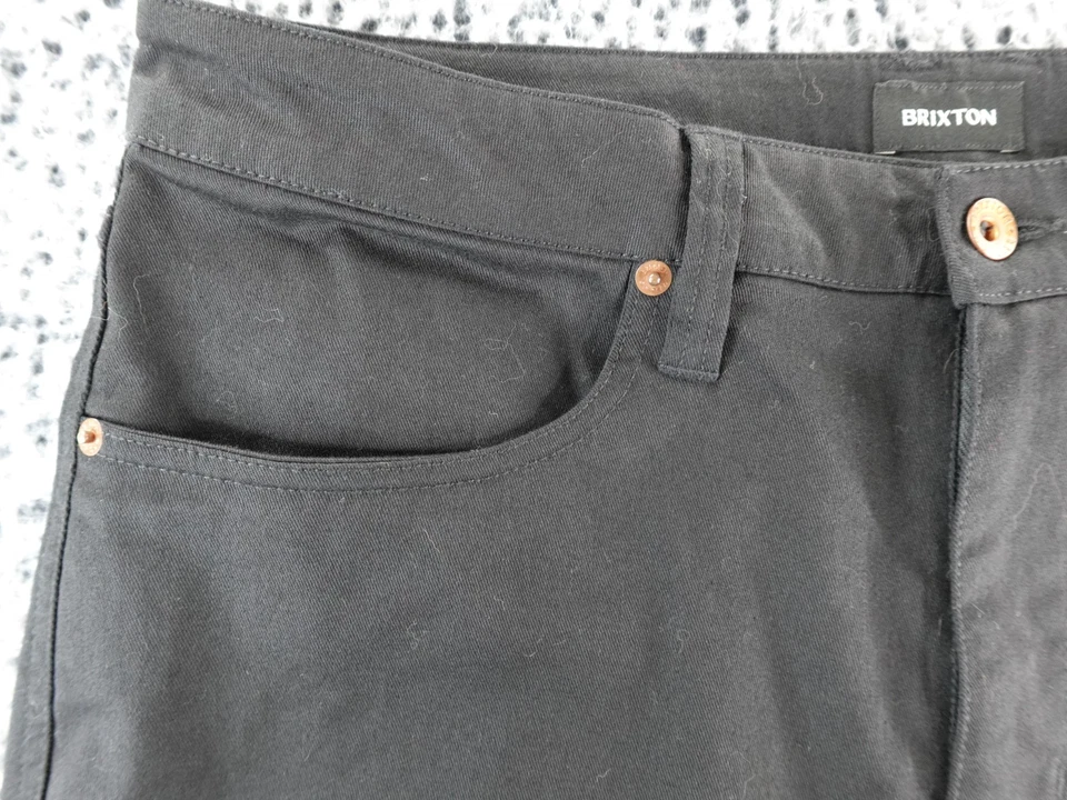 Pantalones Cortos Brixton Carpenter Utility Elastizados Calce Relajado Negros Pantalones Cortos Para Hombres Talla 33 Usados en Excelente Condición Foto 2 de 4