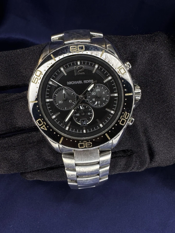 Michael Kors MK-8423 Men’s Chronograph Watch – Stainless Steel Black Dial — 第 2/4 张图片