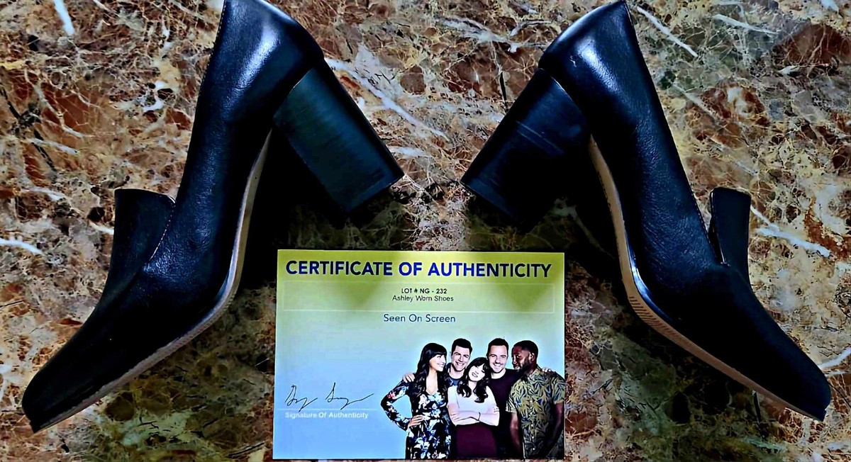 Miss Z vs Cassia: The Ultimate Christian Louboutin Heel  Comes in original box & certificate of authenticity! Absolutely to die for heels display picture 1