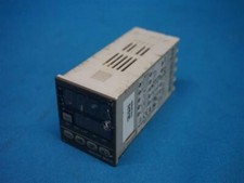Yamatake SDC10 C10T6DTA0100 Temperature Controller w/ Scratches and Breakage