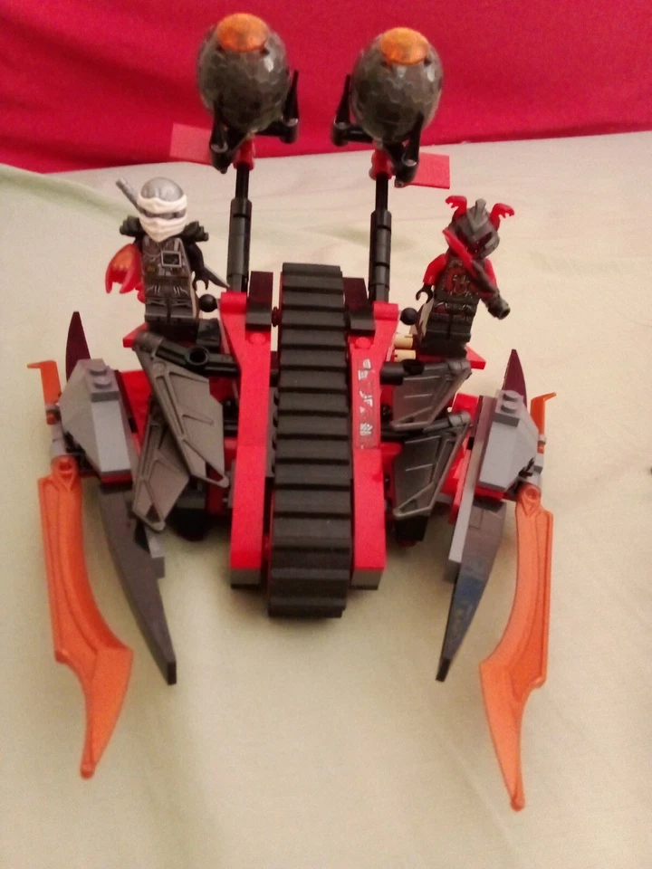 LEGO Ninjago 70624 Vermillion Invader, photo 1 sur 2