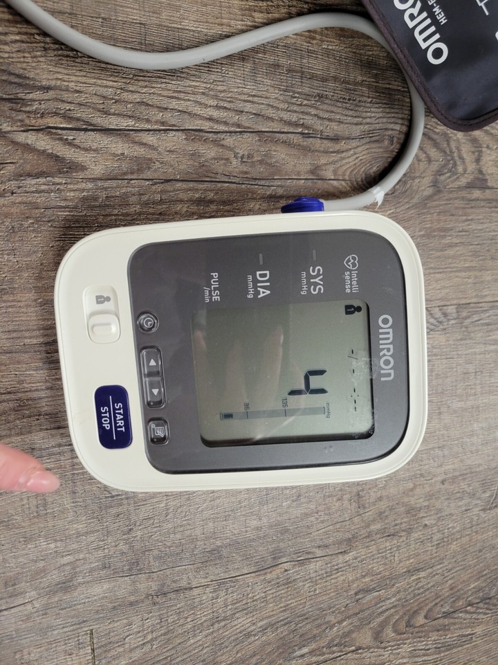 Omron BP760N Blood Pressure Monitor w/ HEM FL31 EasyWrap Comfort Cuff