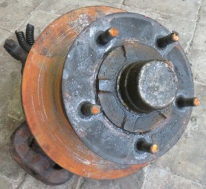 BENTLEY EIGHT 1985 ROLLS ROYCE SPIRIT  LH FRONT HUB BEARING & DISC & KING PIN B4