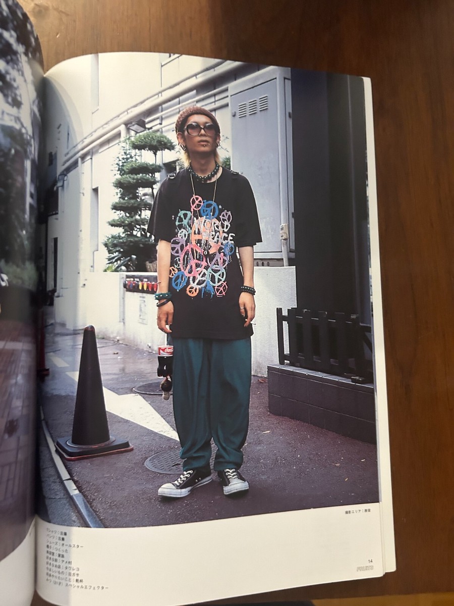 FRUiTS No.85 August 2004 Harajuku Tokyo Japan Street Fashion Snap