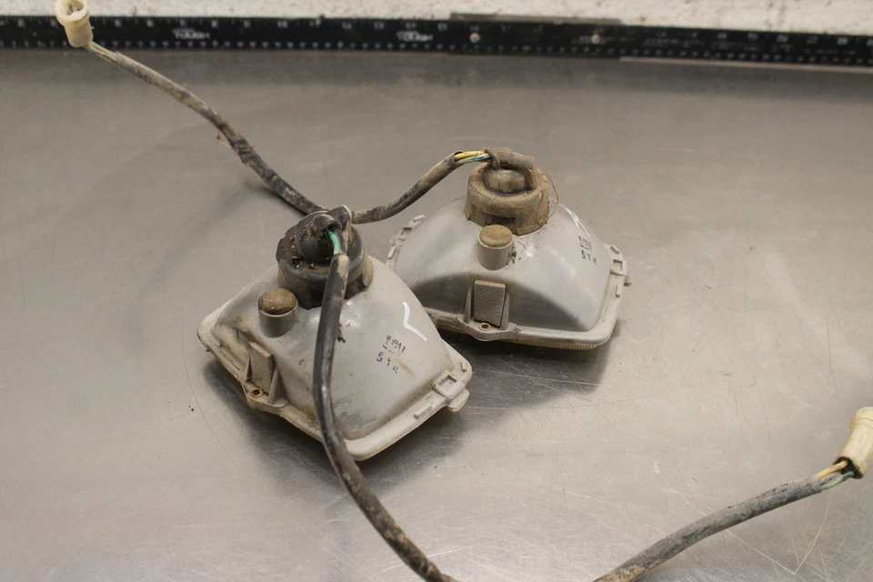 Yamaha Moto 4 YFM225 1986 faros delanteros derecho izquierdo par de faros C348 Foto 3 de 4