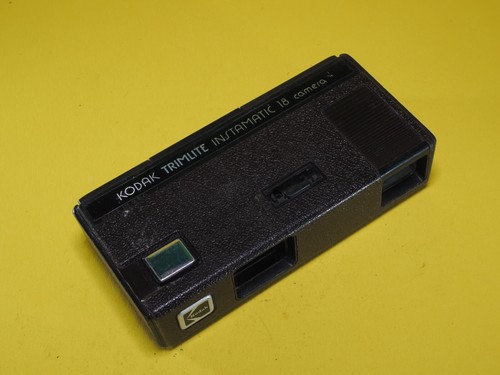 Cámara Kodak Trimlite Instamatic 18 NO PROBADA CON PELÍCULA SE VENDE COMO ESTÁ Estante Decoración De Colección - Imagen 4 de 4