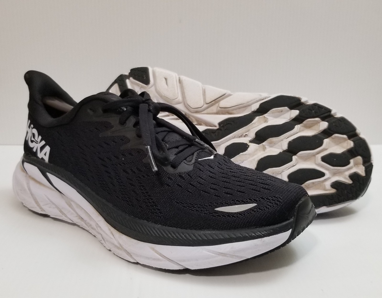 Hoka One One Clifton 8 Black White 1119394 BWHT Women’s Size 8.5 B Running Shoes thumbnail 2