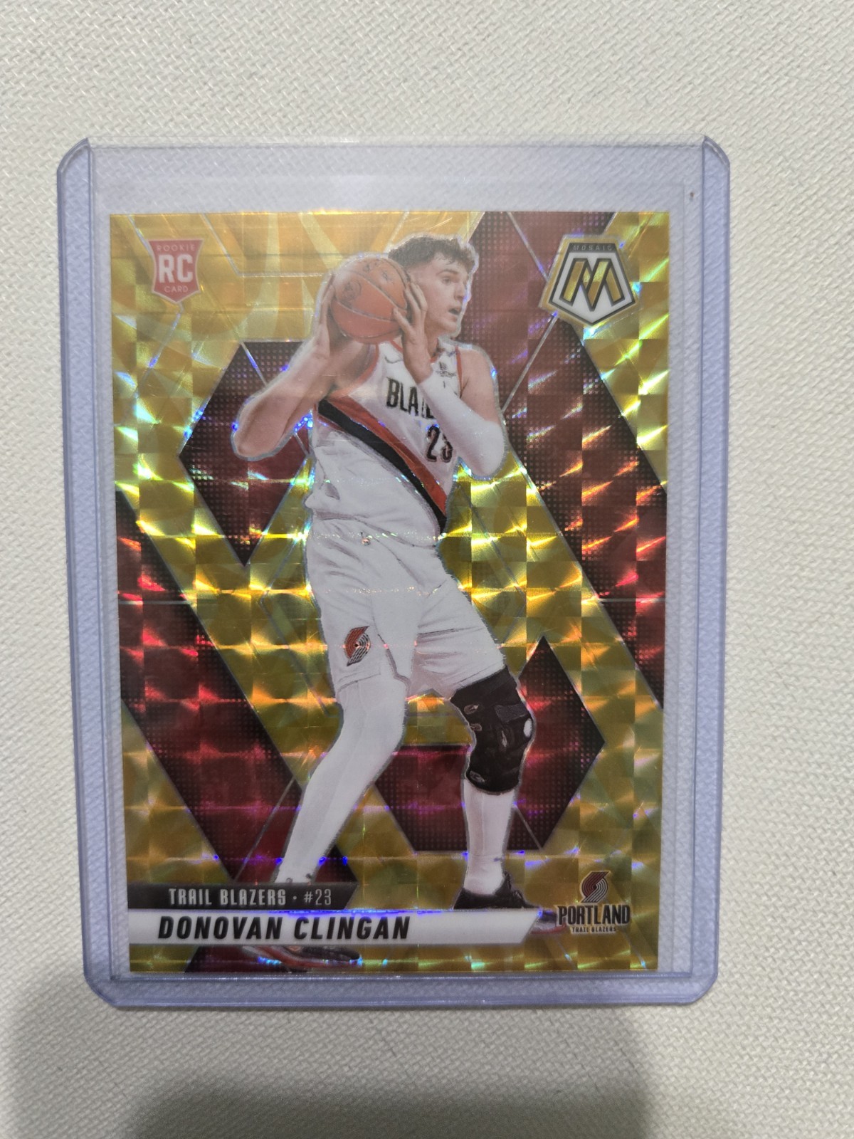 2024-25 Panini Mosaic - Rookies Donovan Clingan #246 Reactive Yellow Mosaic...