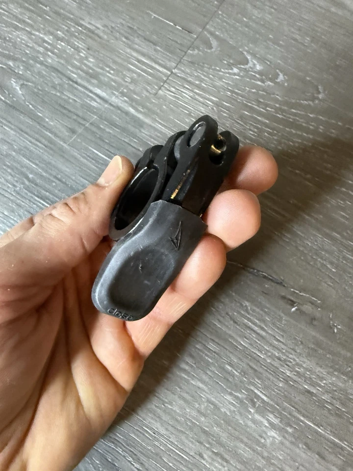 Abrazadera de tija de sillín de bicicleta Avenir de liberación rápida 28,6 aluminio negro Foto 3 de 4