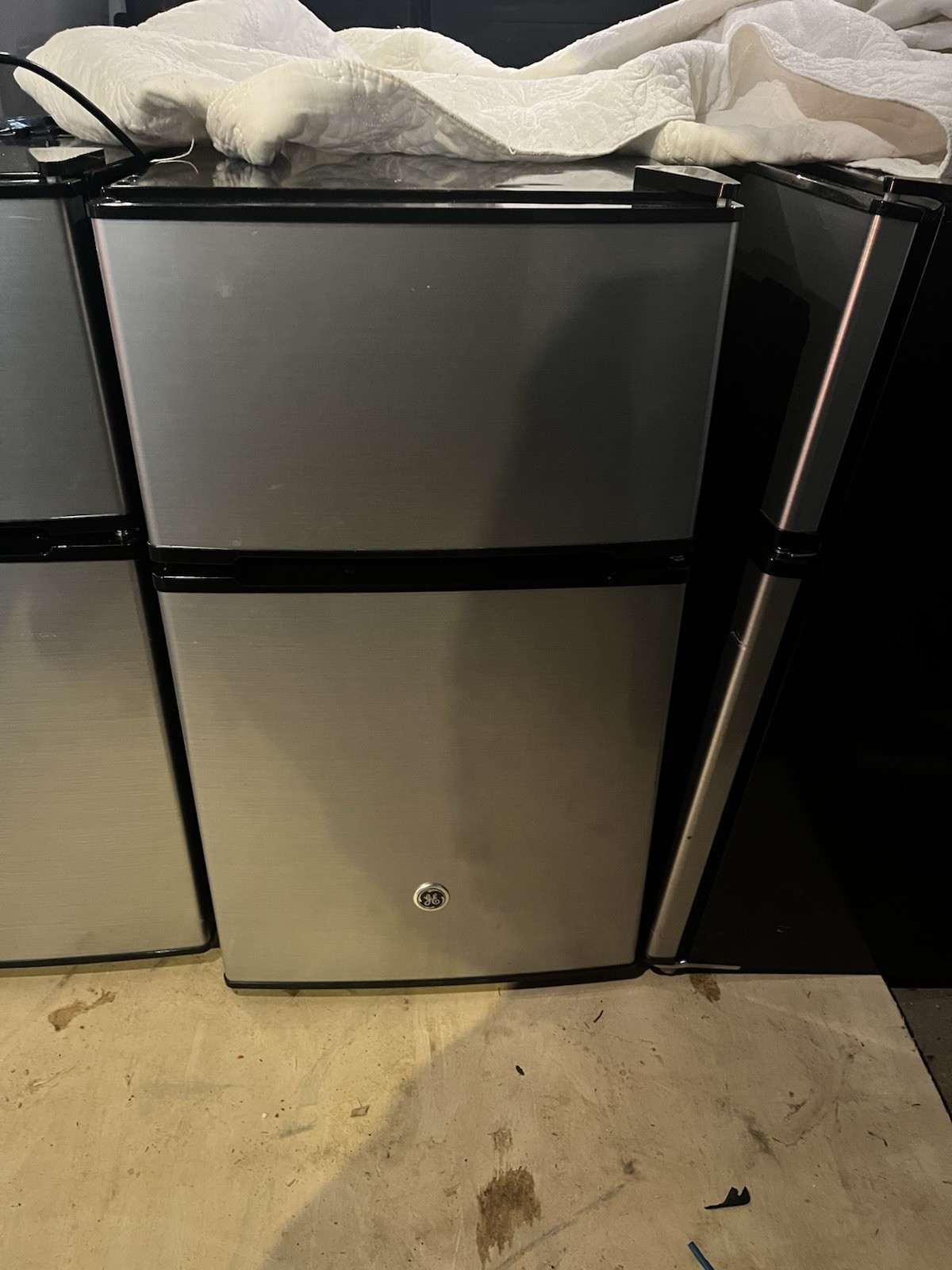 GE Mini Fridge 3.1 Cu Ft Compact Refrigerator with Freezer S