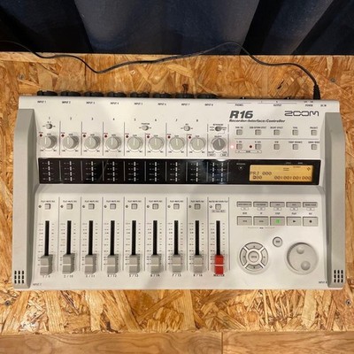 ZOOM R16 with original case, fully functional Used