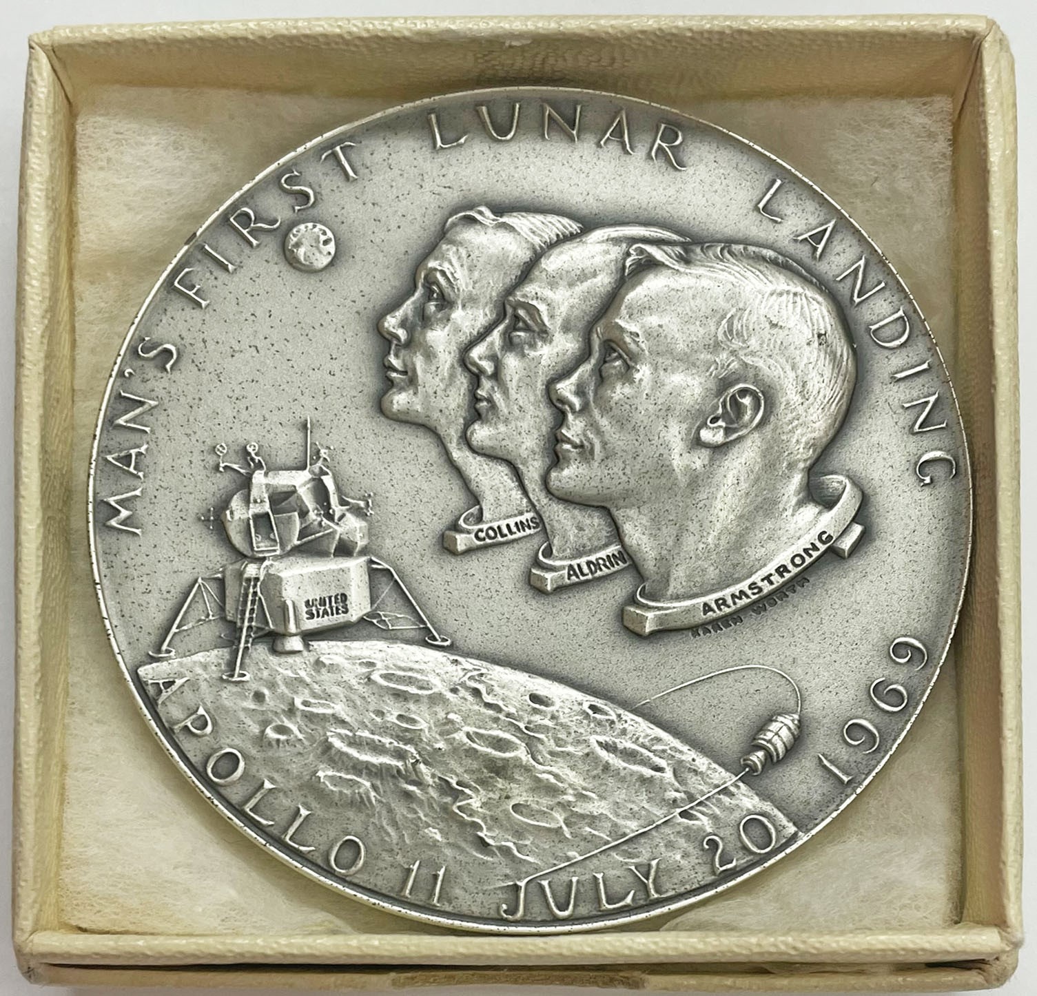 1969 SILVER APOLLO 11 MOON LANDING MEDALLIC ARTS 136  grams 63mm 999 MEDAL #1562