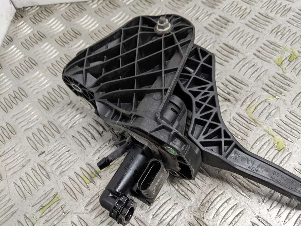 PEDAL EMBRAGUE AUDI A3 EDICIÓN ESPECIAL 8P1 3 PUERTAS ESCOTILLA 2007 1k2721059cb Foto 3 de 4