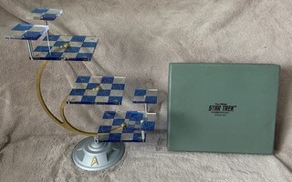 Vintage Franklin Mint 1994 STAR TREK “Tridimensional Chess Set” & Certificates