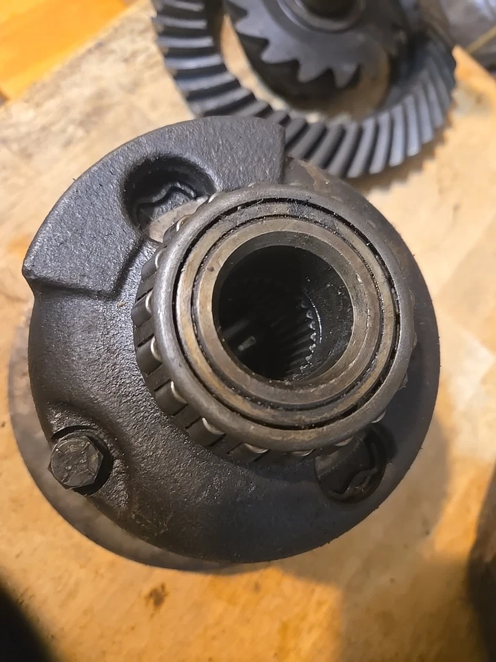 1967-69 Camaro 273 Ring & Pinion W EATON 12 BOLT POSI Chuck CARRIER ED 32088 Oem - Image 3 of 4