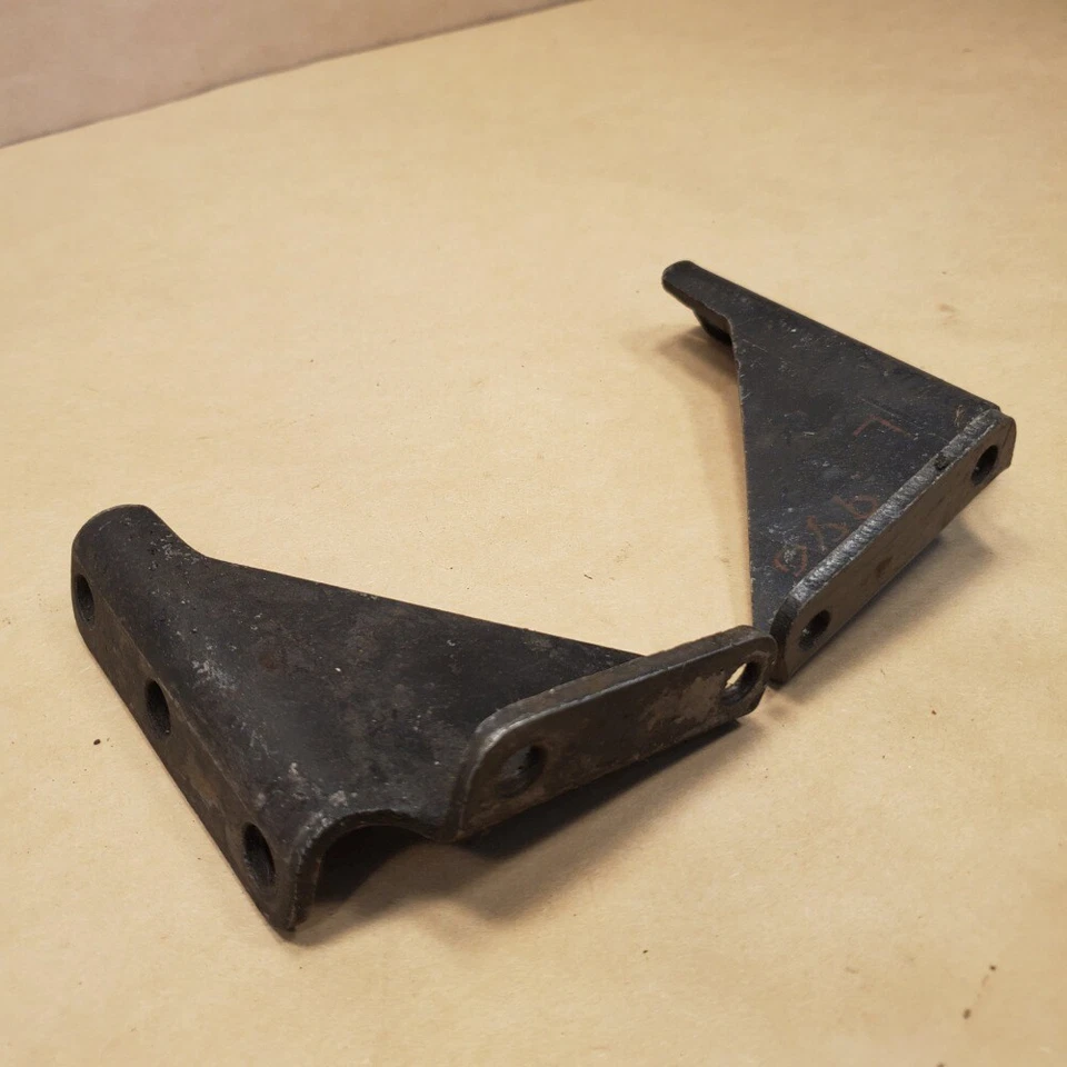 Par de soportes de soporte de carcasa de embrague Jaguar XKE E-Type Serie 1 Serie 2 C19206 Foto 3 de 4