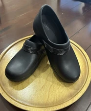 Crocs Neria Pro II Women Shoes Black 9 M Slip On Comfort Casual Beaded Clogs