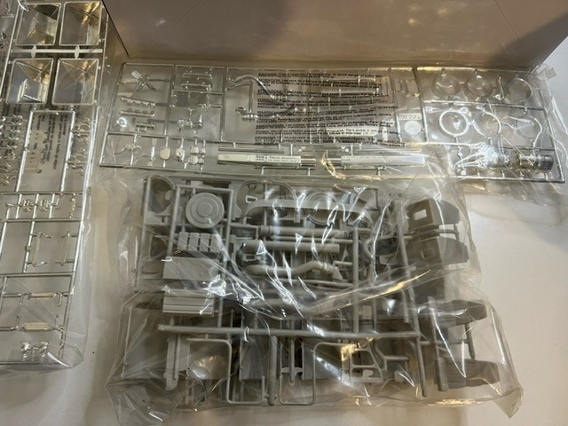 #410 - AMT ERTL GMC ASTRO 95 1:25 TRUCK MODEL KIT #38164 - NEW IN OPEN ...