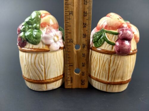 Set shaker sale pepe fiori ciliegio fragola pesca barile frutta vintage - Foto 2 di 8