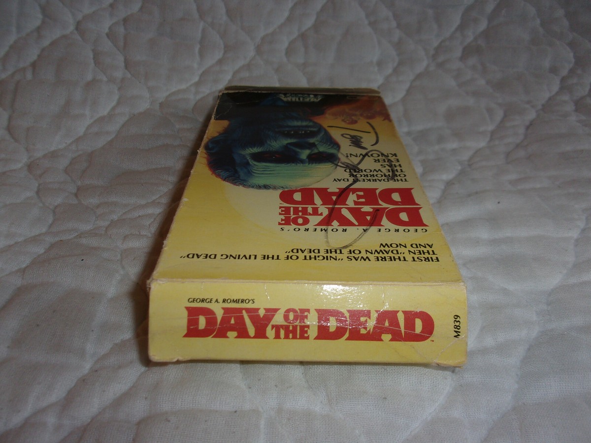 DAY OF THE DEAD VHS MEDIA VIDEO SIGNED BY TOM SAVINI 80'S HORROR