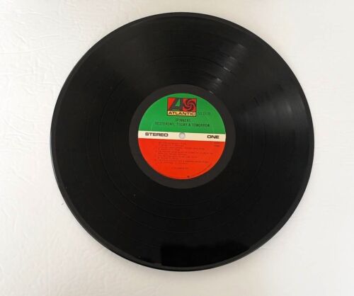 Spinners Yesterday Today & Tomorrow 1977 Vinyl LP Atlantic SD 19100 - Picture 3 of 4