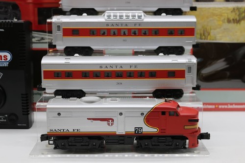 Williams by Bachmann Santa Fe Flyer O Gauge Passenger Train Set 1:48 O-36 Track - Picture 2 of 12