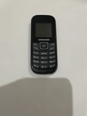 Samsung GT-E1200i (Unlocked) Mobile Phone Excellent Condition With Charger