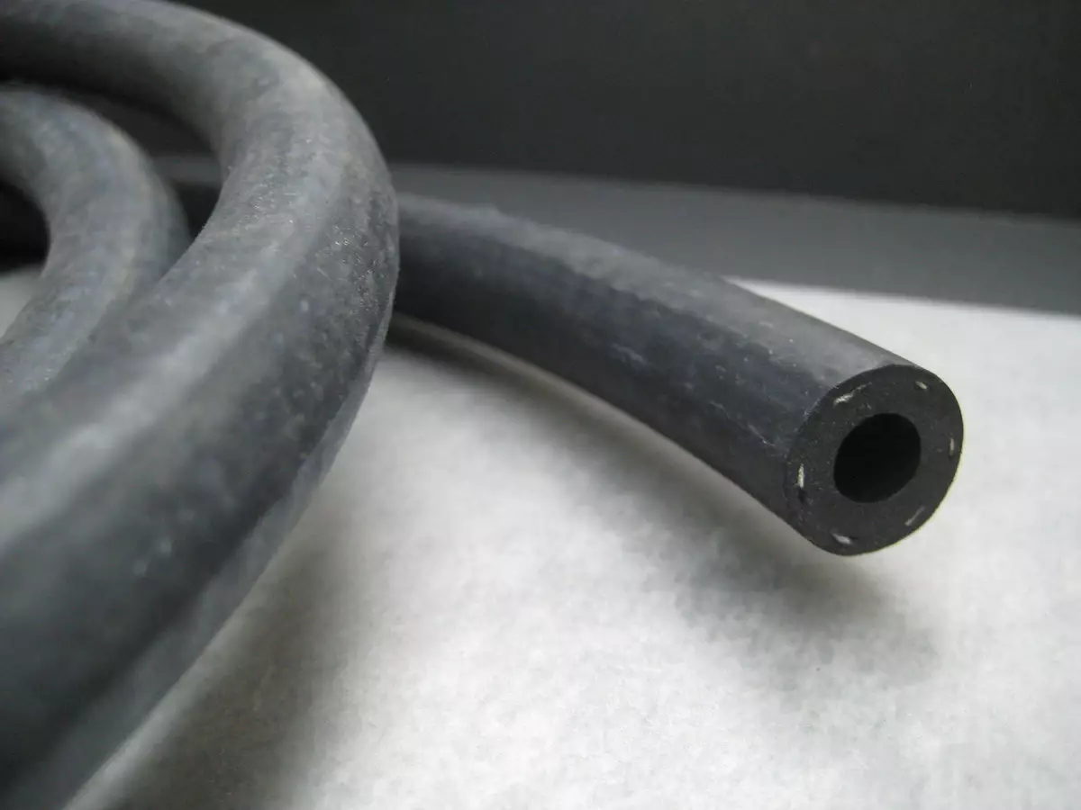 Coolant hose top