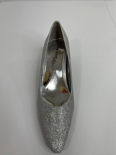 Women’s Shoes Silver Metallic Glitter 8 1/2 Easy Street Chiffon Pump 2 1/2” Heel - Picture 3 of 12