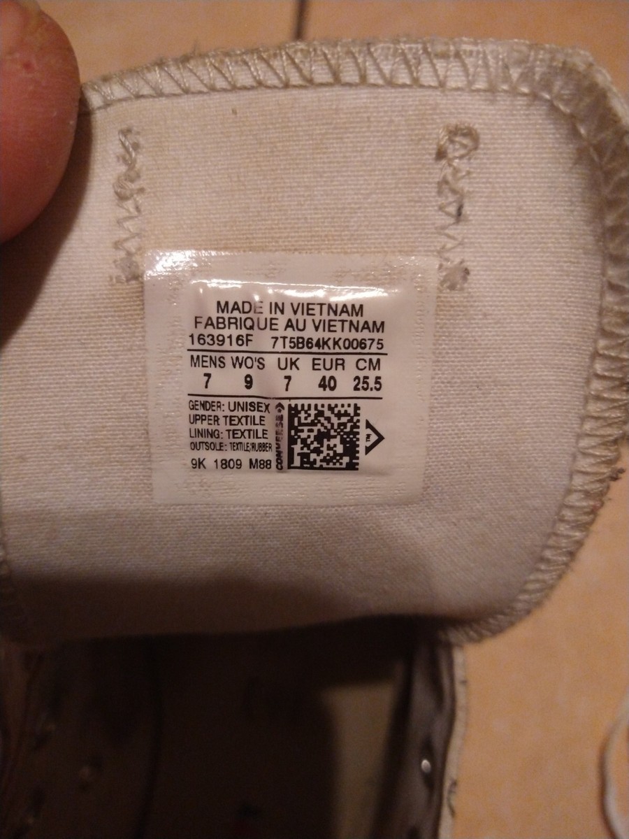 Size 9 - Hello Kitty x Converse Chuck Taylor All Star Low White