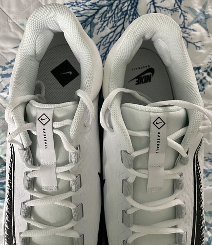 Scarpe da baseball Nike Alpha Huarache Elite 4 basse MCS bianche e nere taglia 13 FD6255-101 - Foto 12 di 20