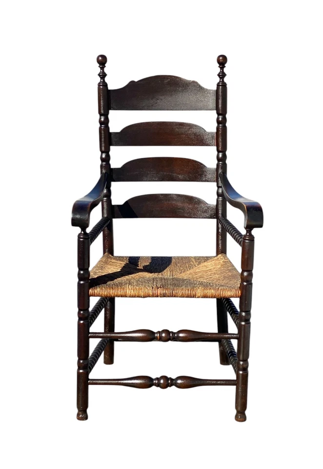 Silla con respaldo de escalera estilo Queen Anne atribuida a Wallace Nutting Foto 3 de 4