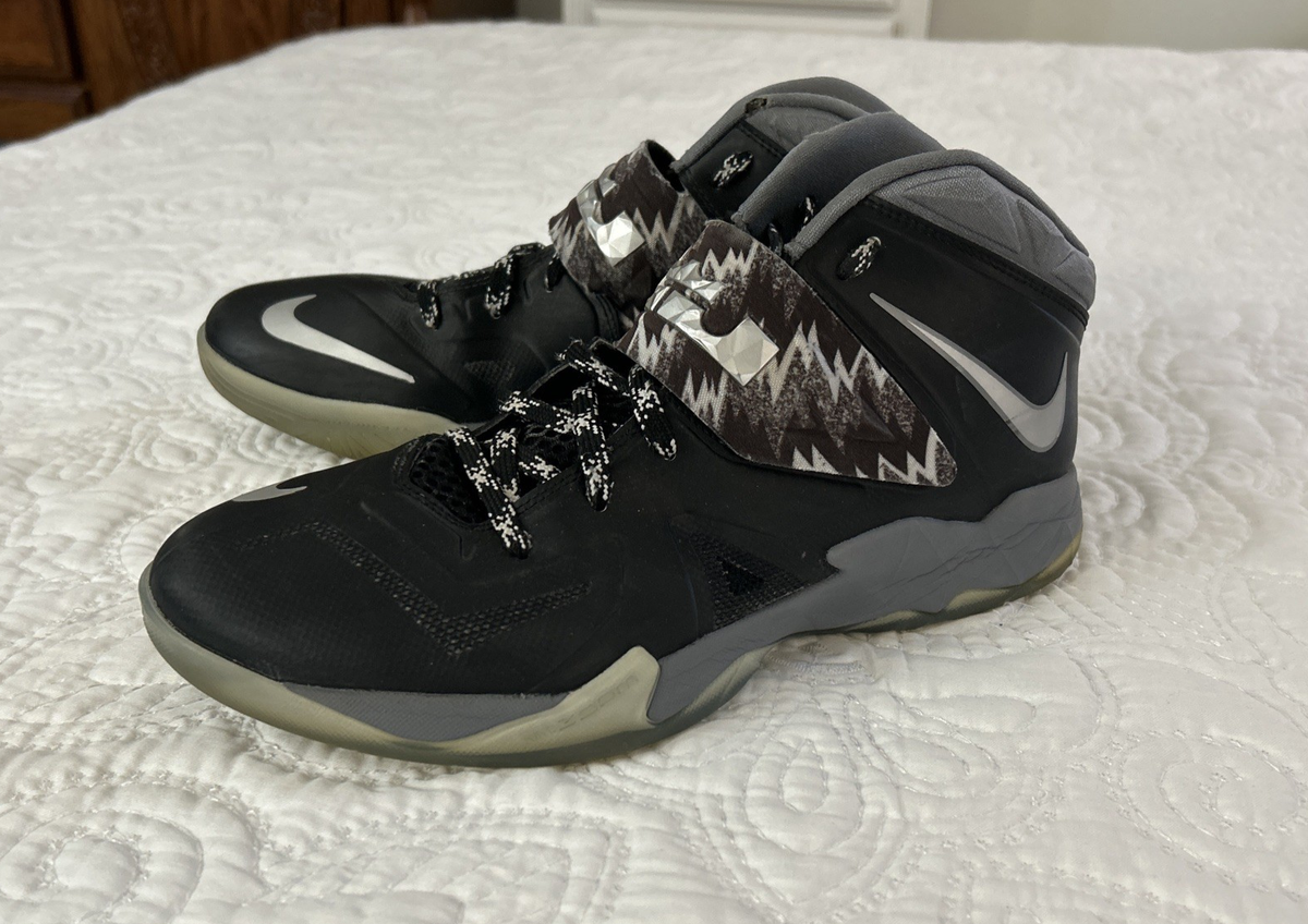 Nike Basketball Shoes Mens 13 Black LeBron Zoom Soldier VII BHM 609679-001 Strap 2013 Vintage Nike Lebron Zoom Soldier 7 VII Basketball Shoes  main image 3