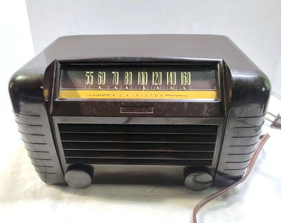 RCA Victor Model 65X1 Tube Radio Vintage 1946  Bakelite Has Damage Works