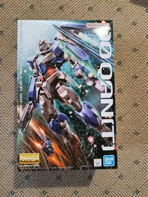 Bandai MG 00 Quan T Modellbausatz + Metal Frame Set