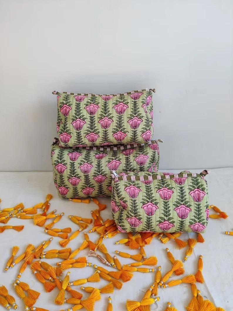 Indian Green Floral Cotton Quilted Toiletry Purse Cosmetic Storage Bag Of 3 Pc
Opens in a new window