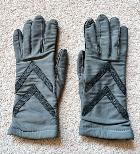 Isotoner Metallic Hem Stretch Spandex Gloves Size M/L main image 1