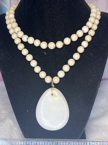 VETEMENTS Collana di perline con pietra bianca